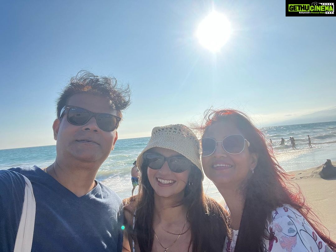 Anushka Sen Instagram - Around the world with my two most favourite people in the world. I love you both so much! We have traveled almost 15 countries together! And here’s to travelling the whole world together #senfamily USA