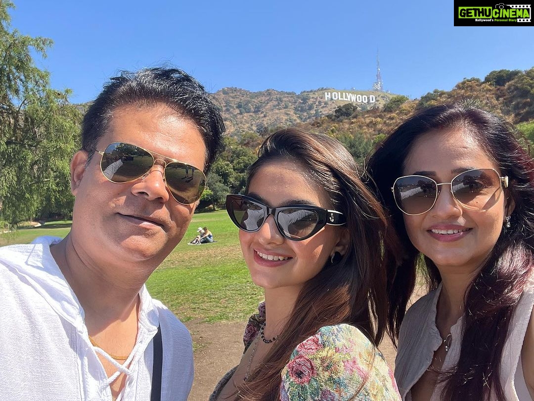 Anushka Sen Instagram - Around the world with my two most favourite people in the world. I love you both so much! We have traveled almost 15 countries together! And here’s to travelling the whole world together #senfamily USA