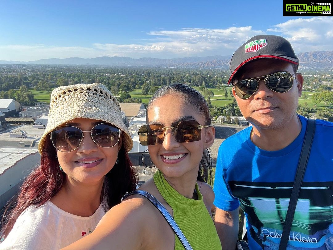 Anushka Sen Instagram - Around the world with my two most favourite people in the world. I love you both so much! We have traveled almost 15 countries together! And here’s to travelling the whole world together #senfamily USA