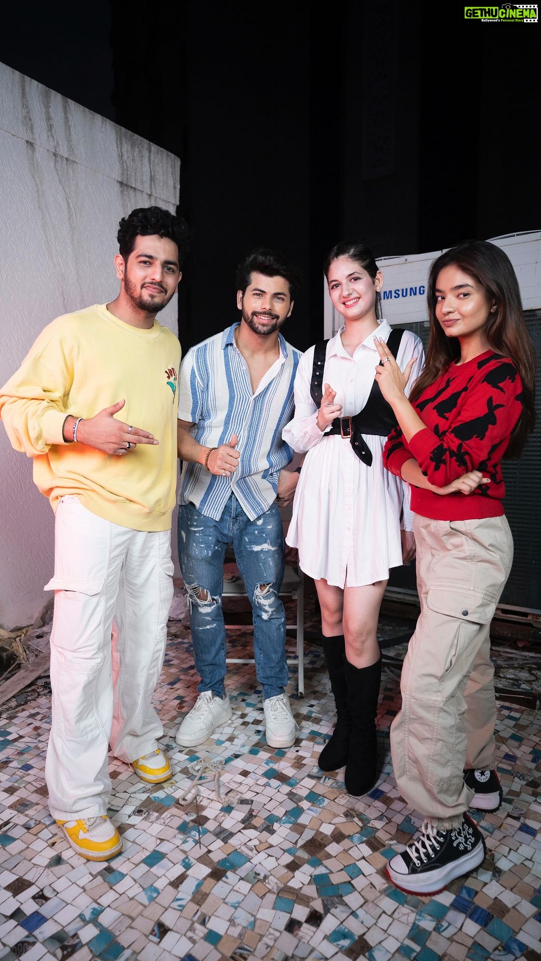 Anushka Sen Instagram - Here we go💃🏻 Even I couldn’t resist the #TeriAadat2 fever. @thesiddharthnigam, @anushkasen0408 & @haanjiharshhh . . . @abhiduttofficial , @blivemusic.in @mkblivemusic #TeriAadat2 #BLiveMusic #AbhiDutt #TeriAadat #SiddharthNigam #AnushkaSen #HarshaaliMalhotra #MusicVideo #Action #HarshSharma #Reels #styledbysukanya #Reelsofinstagram