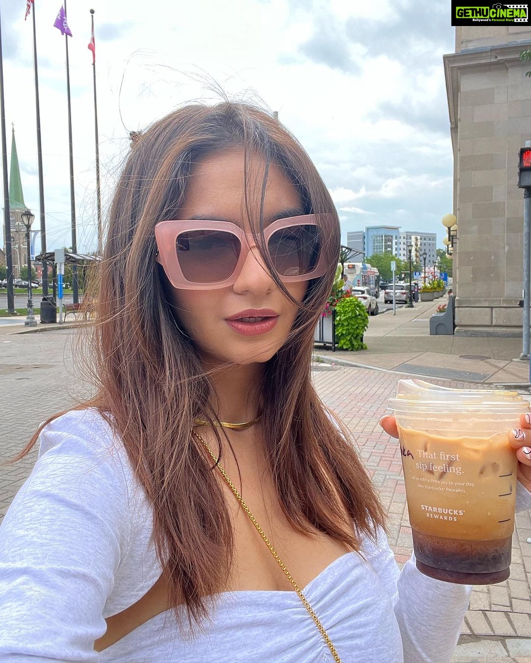 Anushka Sen Instagram - 🐬 Niagara Falls State Park, USA