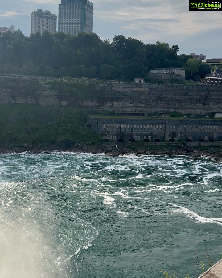 Anushka Sen Instagram - At the super beautiful Niagara Falls 🥰 Buffalo, Niagara Falls