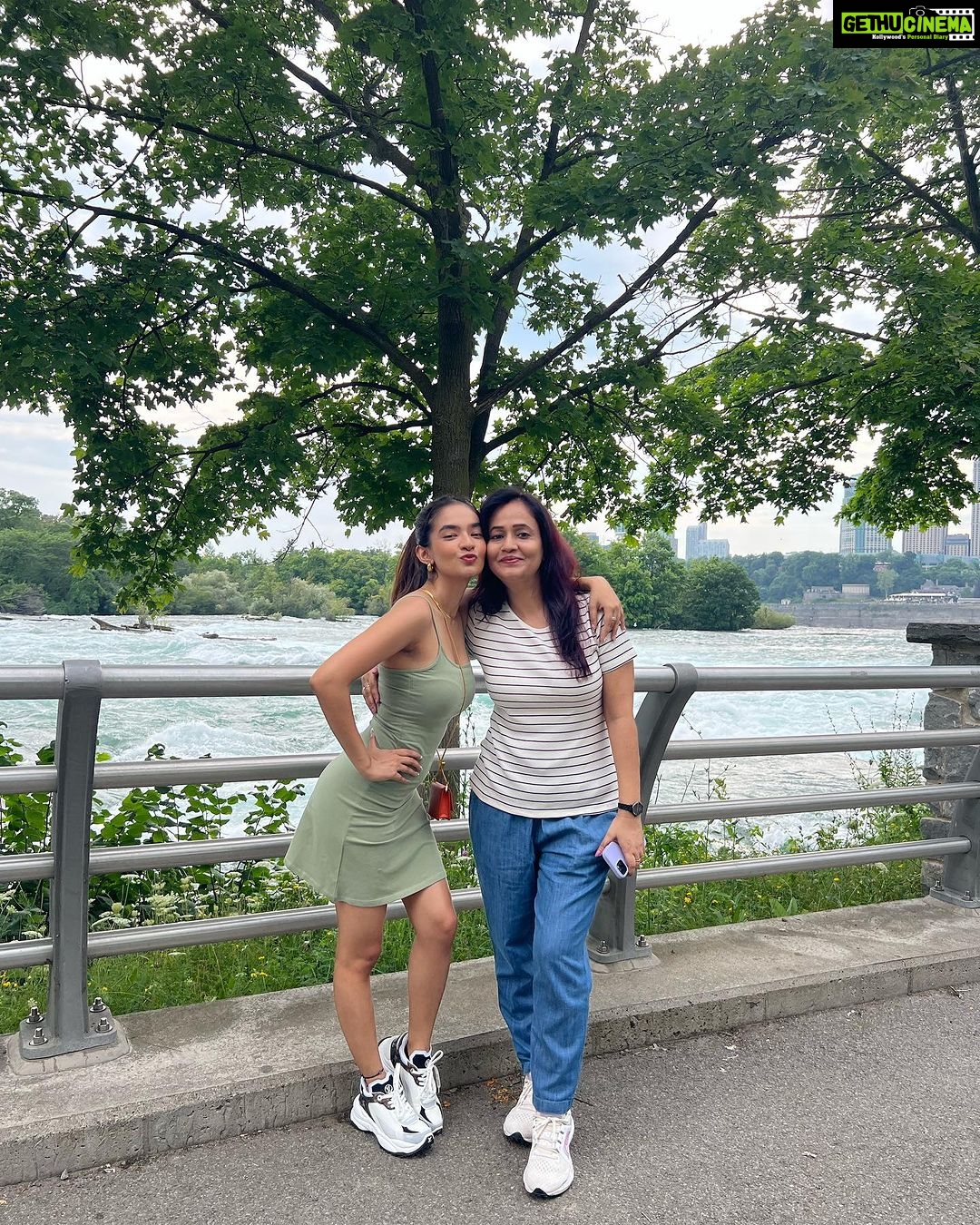 Anushka Sen Instagram - At the super beautiful Niagara Falls 🥰 Buffalo, Niagara Falls