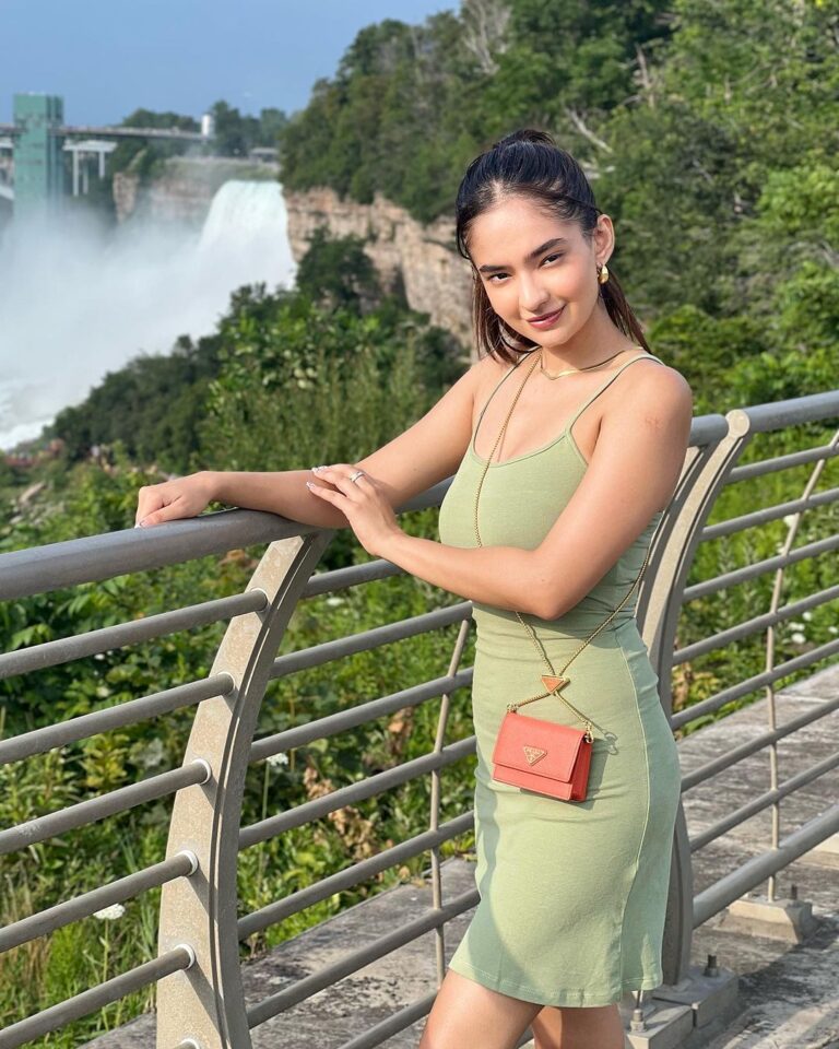 Anushka Sen Instagram - At the super beautiful Niagara Falls 🥰 Buffalo, Niagara Falls