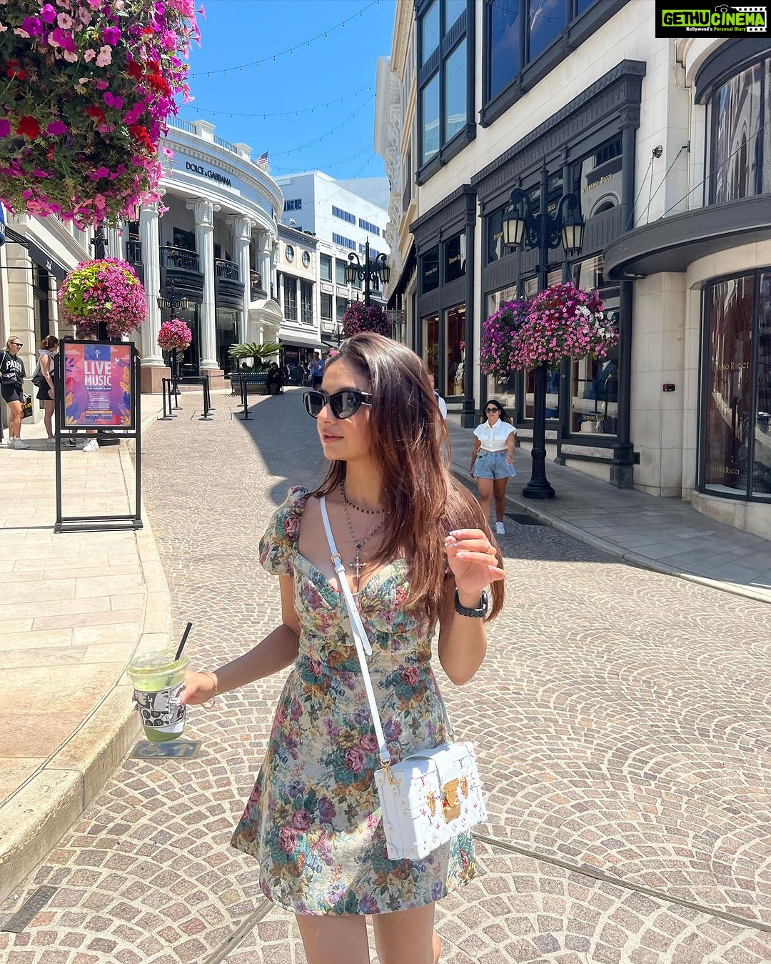 Anushka Sen Instagram - Dreamy days in LA 🫶☀️🧿🤍 City of Beverly Hills