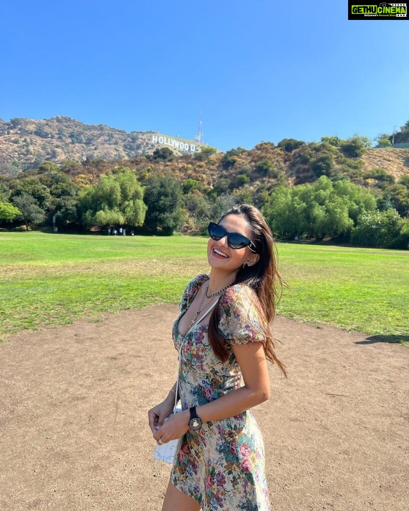 Anushka Sen Instagram - Hollywood 🎥🇺🇸🧿☀️ . Wearing @fashionnova Hollywood Sign, Hollywood, CA