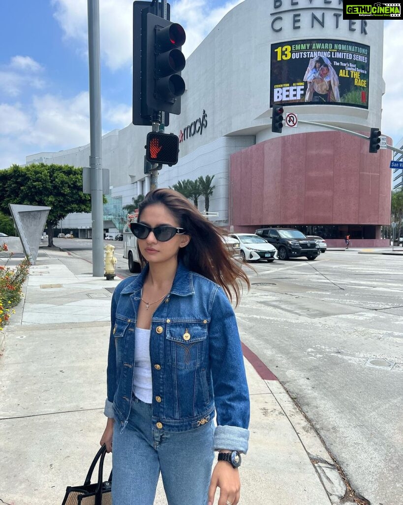 Anushka Sen Instagram - Denim days in LA 🇺🇸☀️ Los Angeles, California