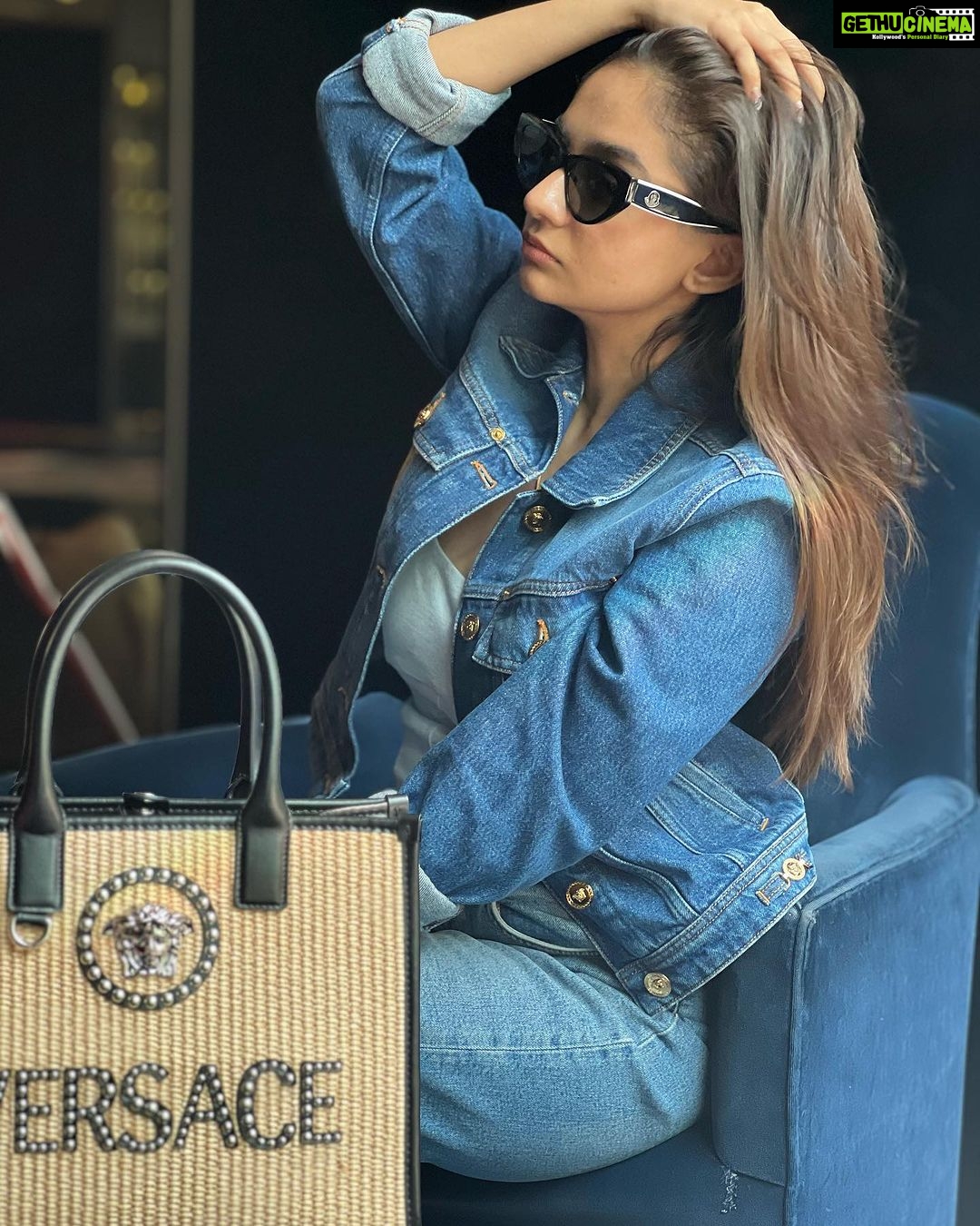 Anushka Sen Instagram - Denim days in LA 🇺🇸☀️ Los Angeles, California