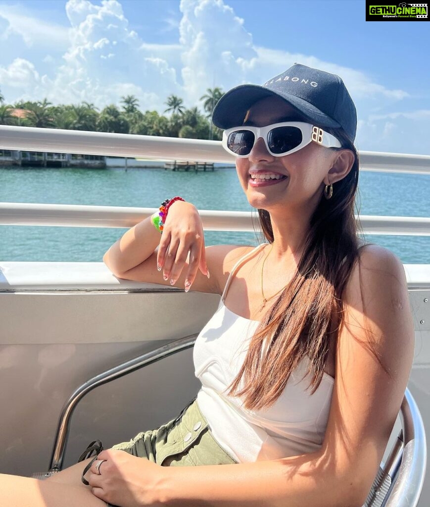 Anushka Sen Instagram - ☀️💁‍♀️🥳🥰☁️⛴️🗺️ Dowtown Miami