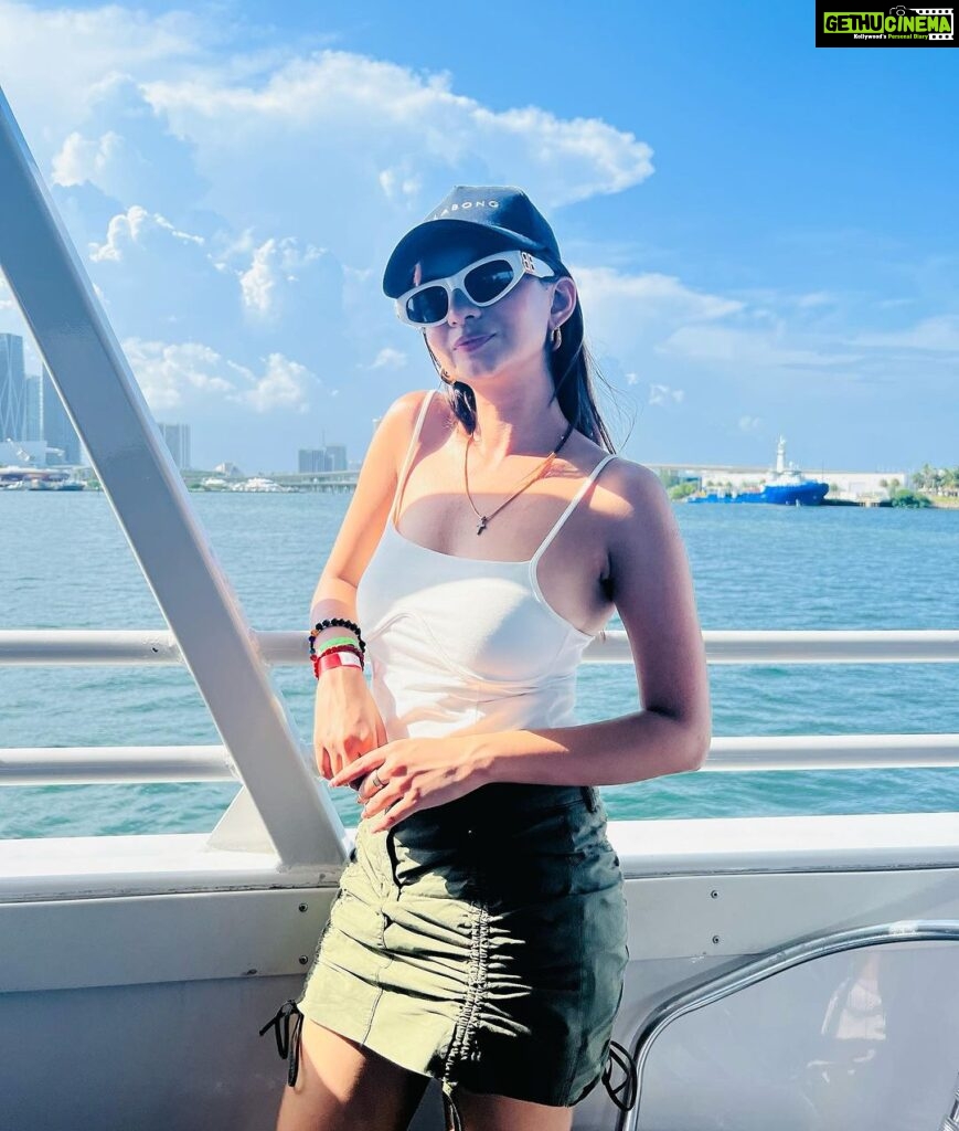 Anushka Sen Instagram - ☀️💁‍♀️🥳🥰☁️⛴️🗺️ Dowtown Miami