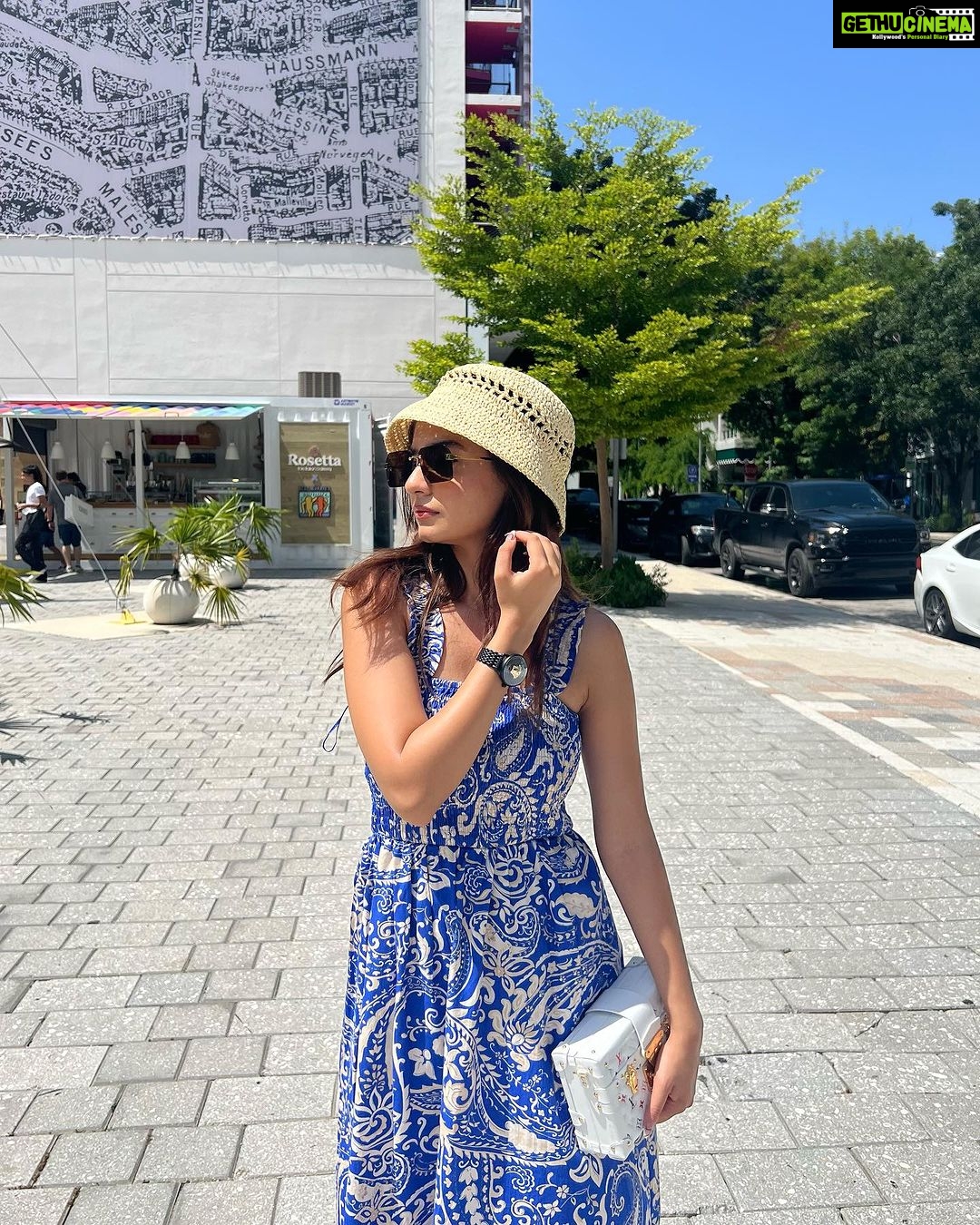Anushka Sen Instagram - Miami days 🪄🛍️☀️🌻 Miami Design District
