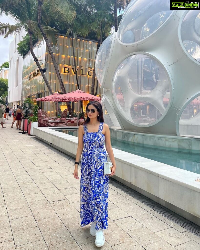 Anushka Sen Instagram - Miami days 🪄🛍️☀️🌻 Miami Design District