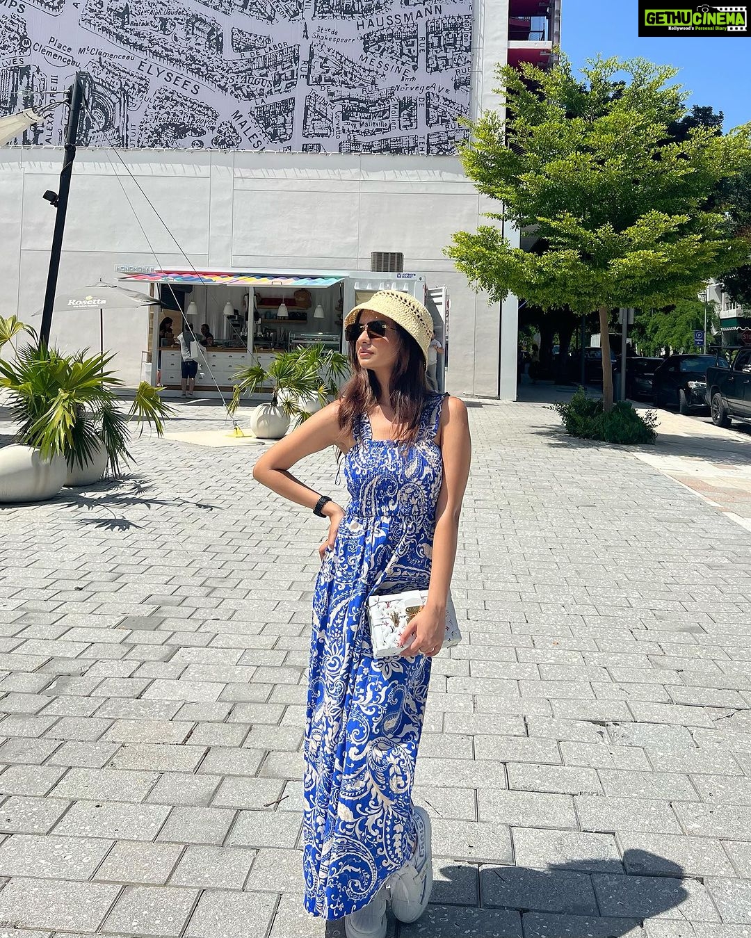 Anushka Sen Instagram - Miami days 🪄🛍️☀️🌻 Miami Design District