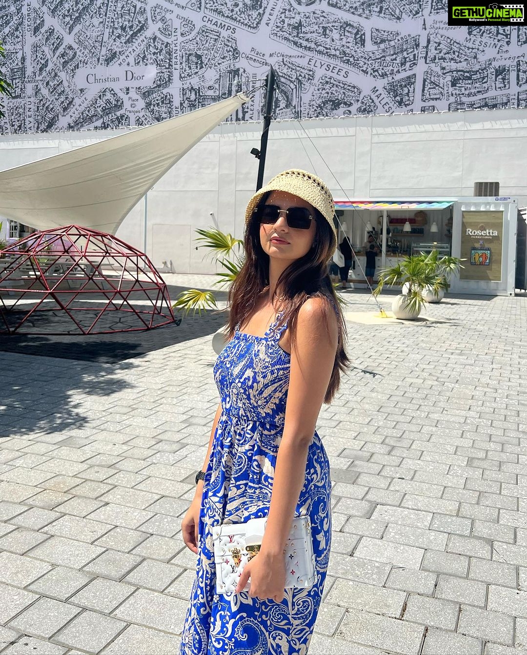 Anushka Sen Instagram - Miami days 🪄🛍️☀️🌻 Miami Design District