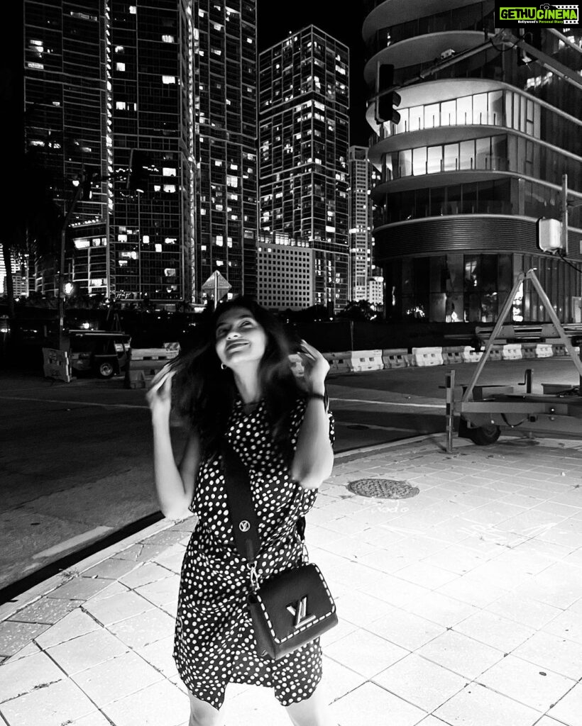 Anushka Sen Instagram - Miami nights 🪄✨🌙 Miami, Florida