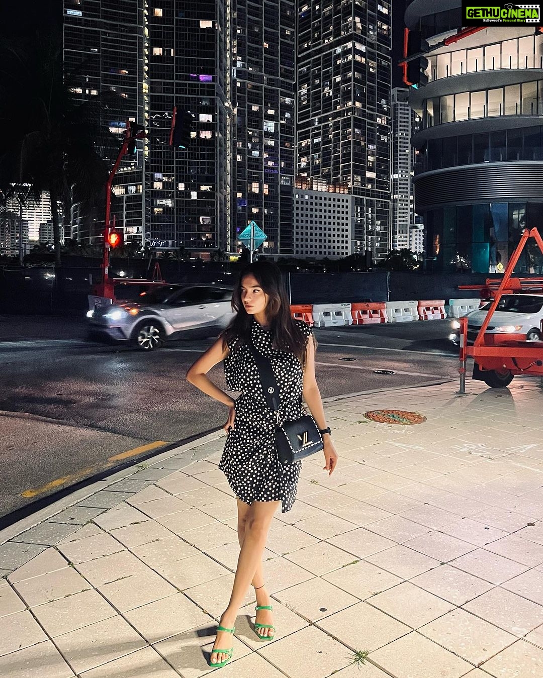 Anushka Sen Instagram - Miami nights 🪄✨🌙 Miami, Florida