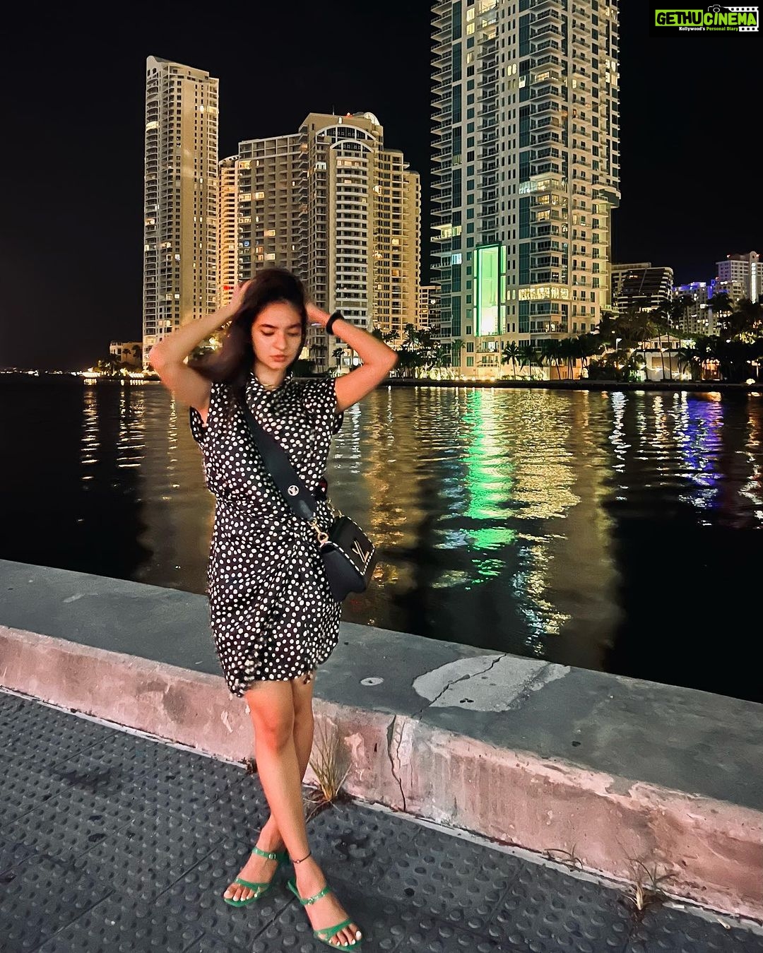 Anushka Sen Instagram - Miami nights 🪄✨🌙 Miami, Florida