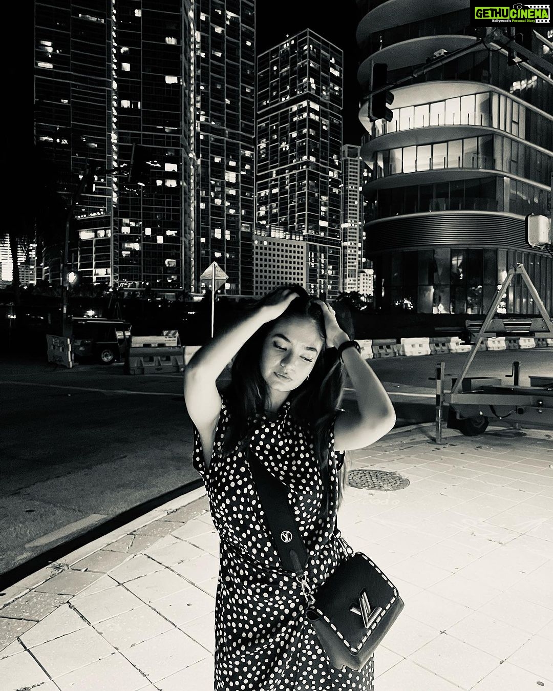 Anushka Sen Instagram - Miami nights 🪄✨🌙 Miami, Florida