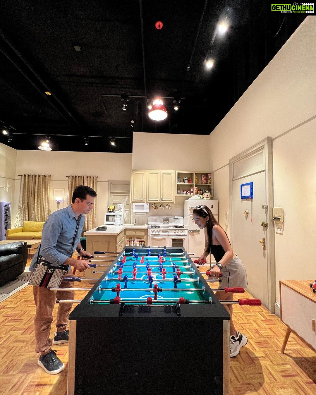 Anushka Sen Instagram - spent my birthday afternoon at this amazing experience centre of my favourite show FRIENDS!!! Had so much fun 🥹😘🤌💁♀️ Friends NYC Experience