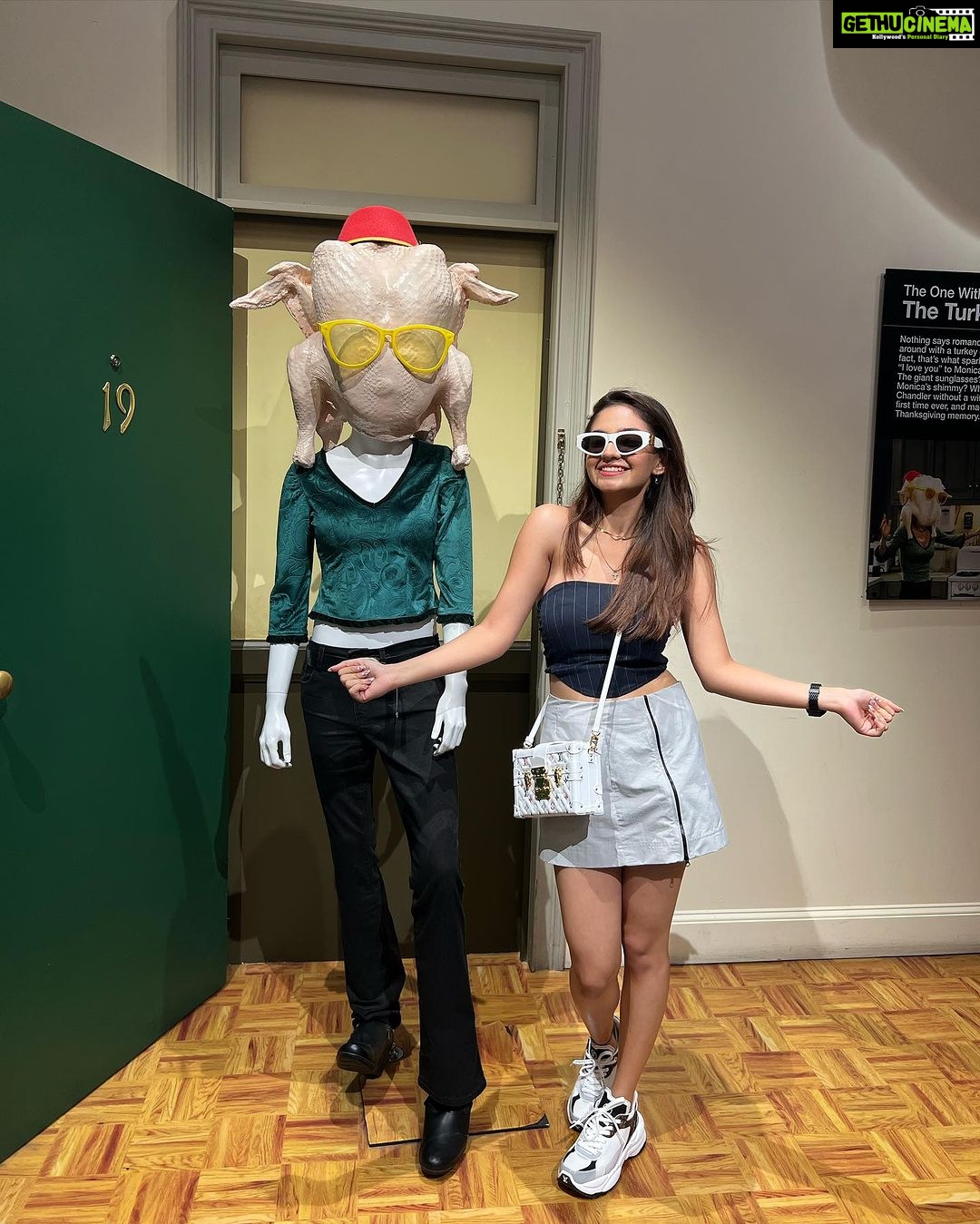 Anushka Sen Instagram - spent my birthday afternoon at this amazing experience centre of my favourite show FRIENDS!!! Had so much fun 🥹😘🤌💁♀️ Friends NYC Experience