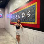 Anushka Sen Instagram – spent my birthday afternoon at this amazing experience centre of my favourite show FRIENDS!!! Had so much fun 🥹😘🤌💁♀️ Friends NYC Experience