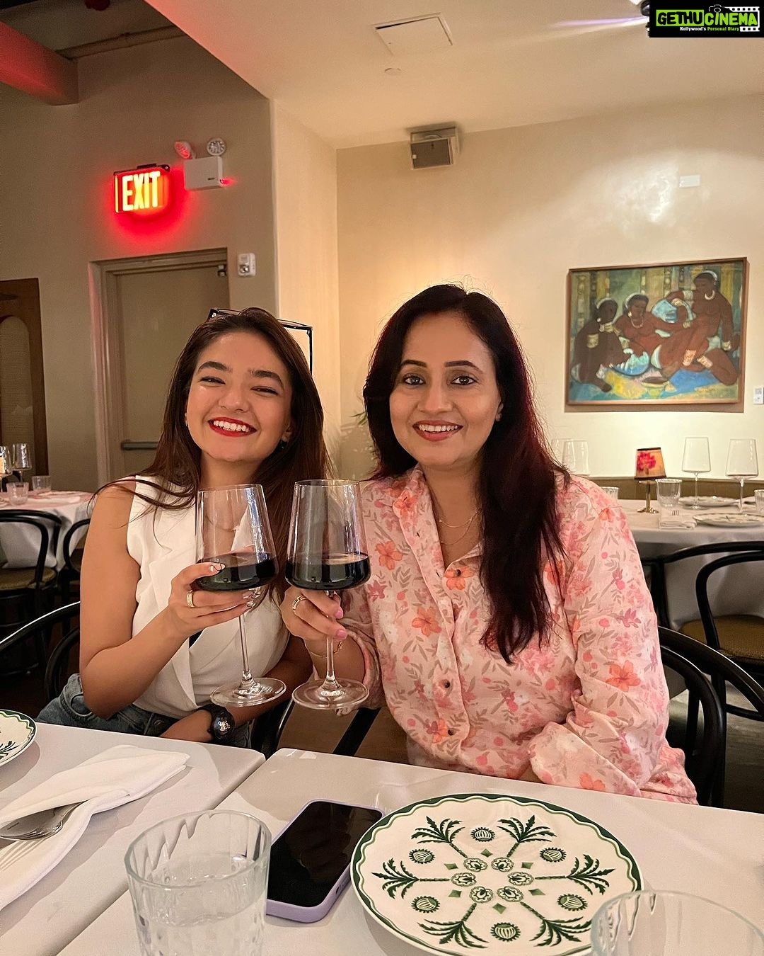 Anushka Sen Instagram - 21st birthday dinner 🤍🥳💕 SONA
