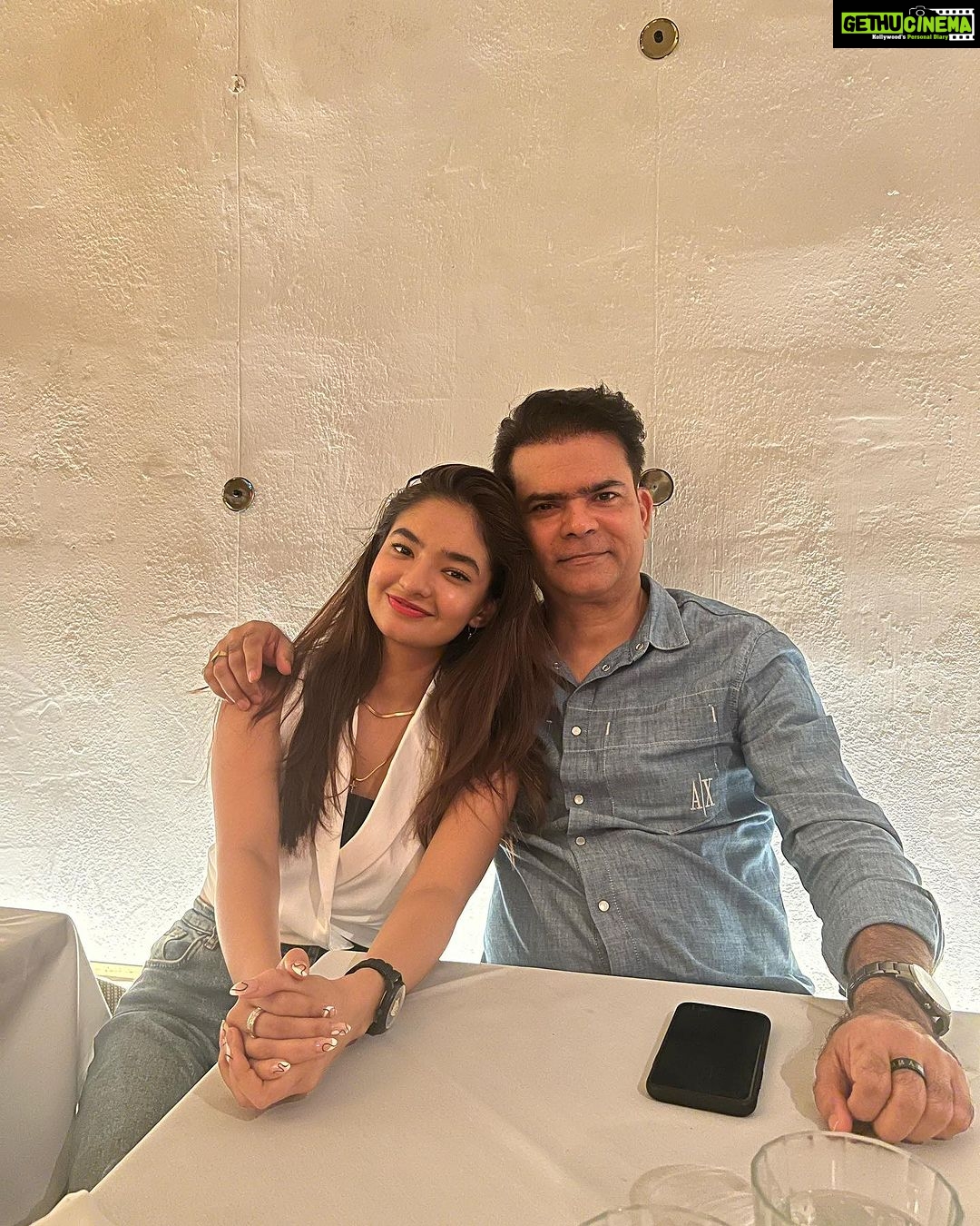Anushka Sen Instagram - 21st birthday dinner 🤍🥳💕 SONA