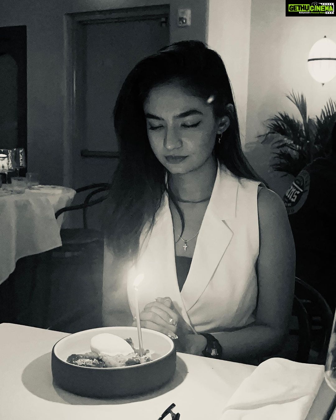 Anushka Sen Instagram - 21st birthday dinner 🤍🥳💕 SONA