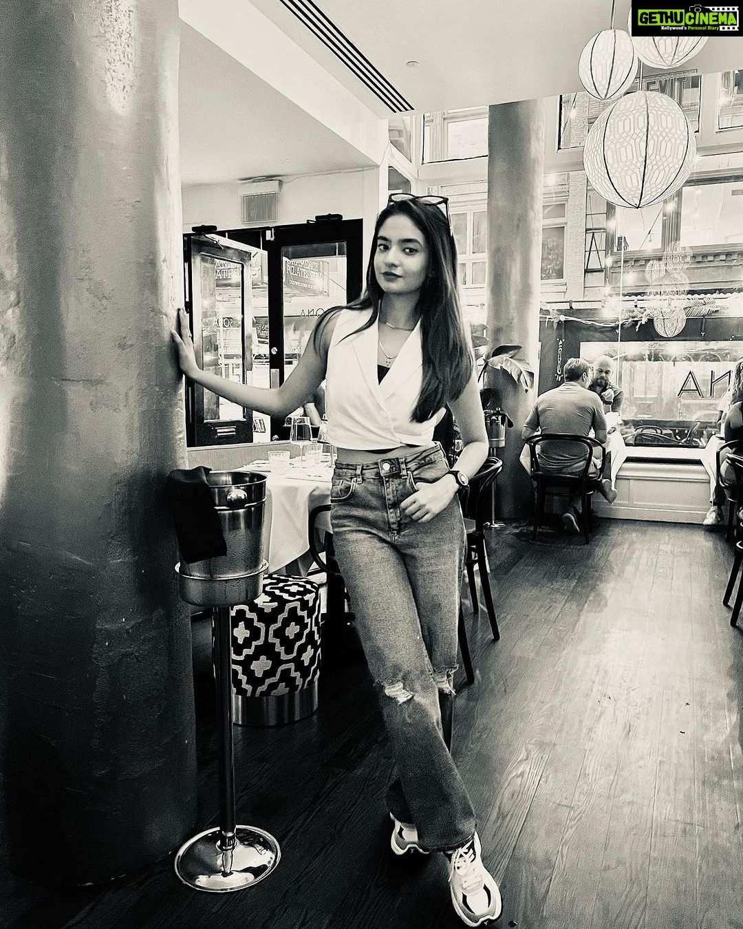 Anushka Sen Instagram - 21st birthday dinner 🤍🥳💕 SONA