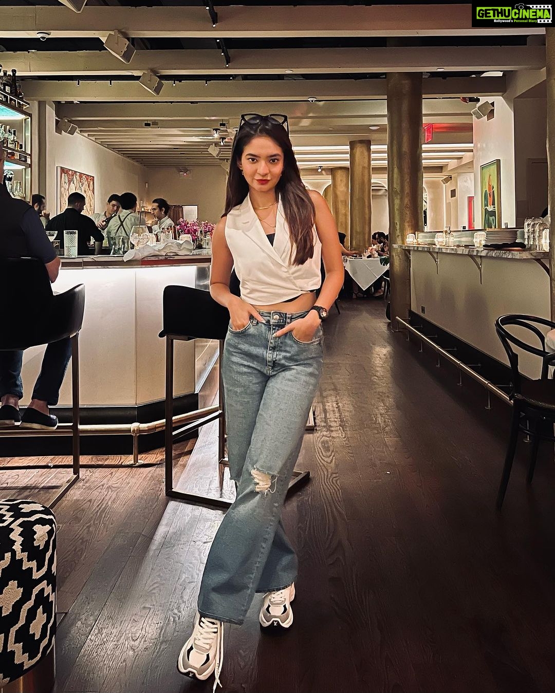 Anushka Sen Instagram - 21st birthday dinner 🤍🥳💕 SONA