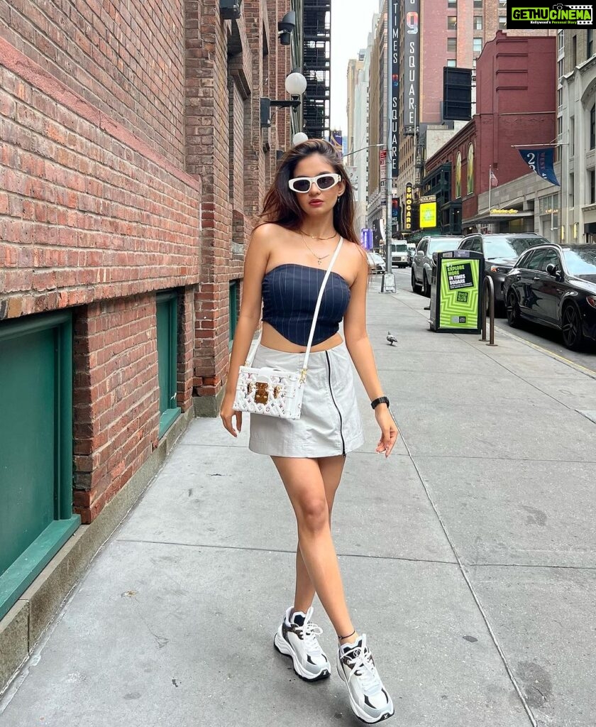 Anushka Sen Instagram - empire state of mind 🇺🇸🤍 New York City