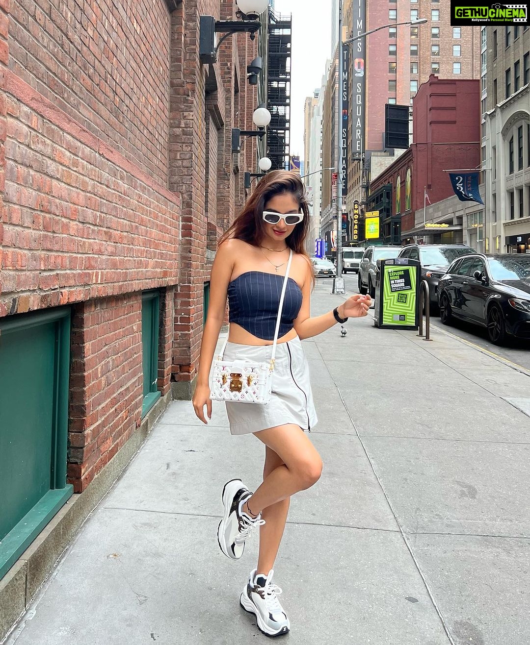 Anushka Sen Instagram - empire state of mind πΊπΈπ€ New York City
