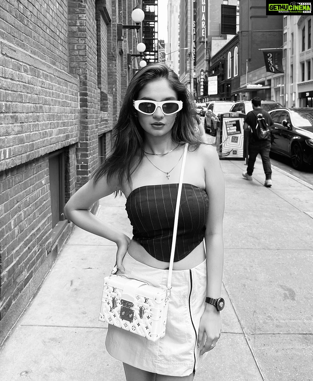 Anushka Sen Instagram - empire state of mind πΊπΈπ€ New York City