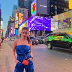 Anushka Sen Instagram - NEW YORK BABY 🇺🇸🥹💕 . . Wearing @fashionnova #sen21 New York Times Square