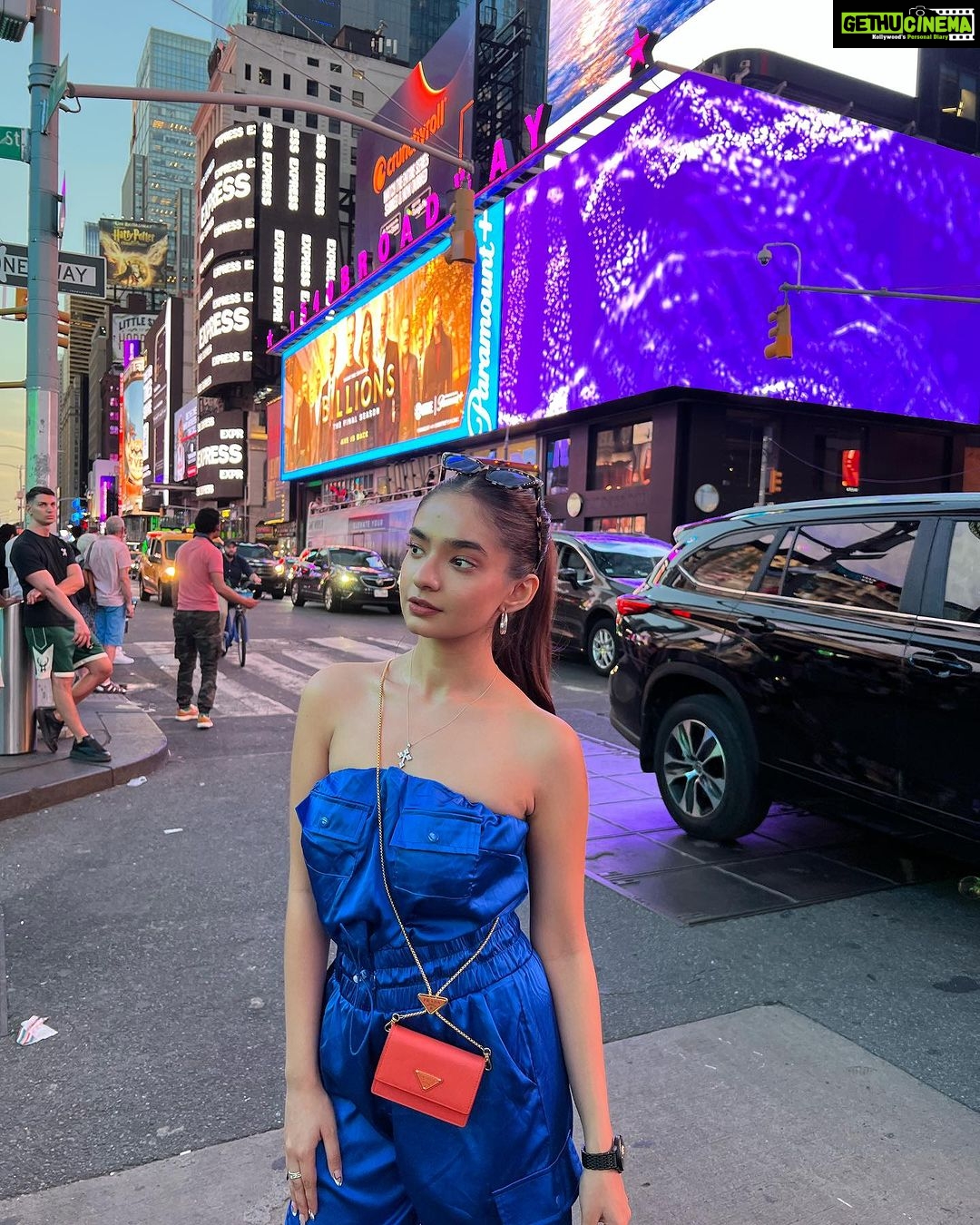Anushka Sen Instagram - NEW YORK BABY πΊπΈπ₯Ήπ . . Wearing @fashionnova #sen21 New York Times Square
