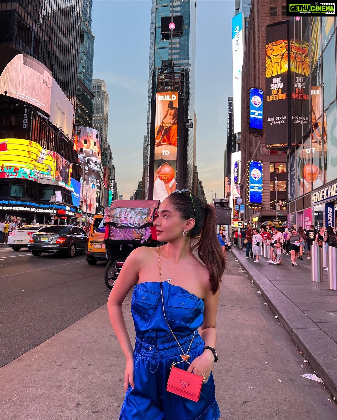 Anushka Sen Instagram - NEW YORK BABY πΊπΈπ₯Ήπ . . Wearing @fashionnova #sen21 New York Times Square