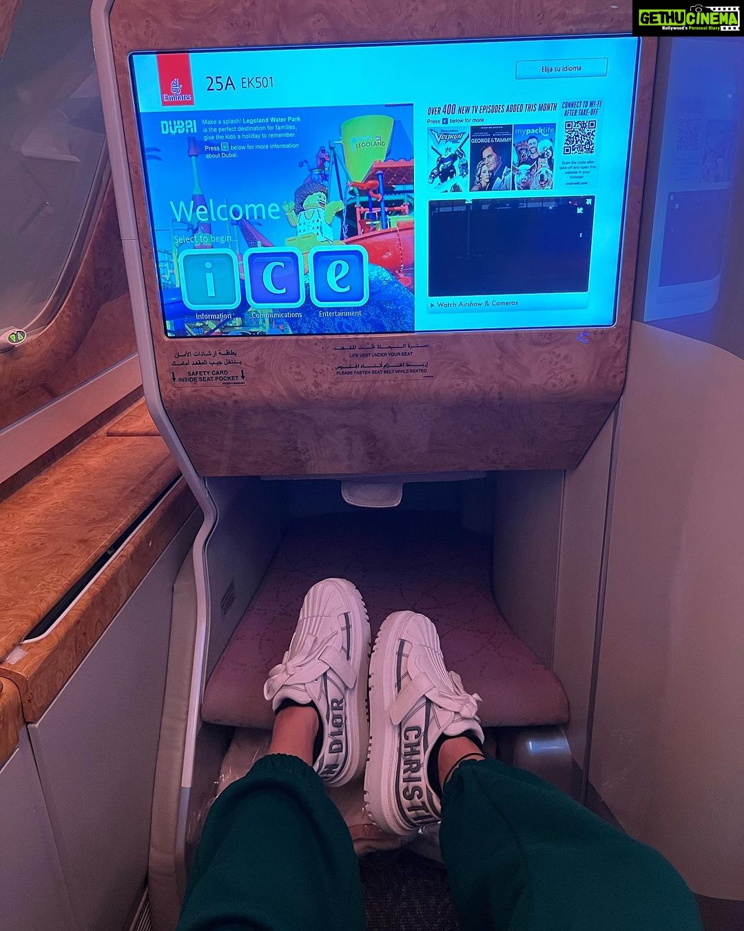 Anushka Sen Instagram - Guess where next? ✈️ #Sen21 Dubai International Airport, Dubai.