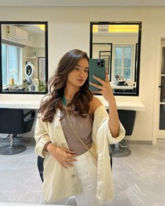 Anushka Sen Instagram - new hair 😚🤍