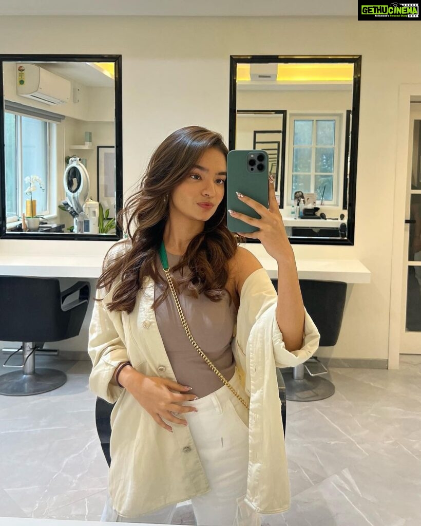 Anushka Sen Instagram - new hair 😚🤍