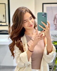Anushka Sen Instagram - new hair 😚🤍