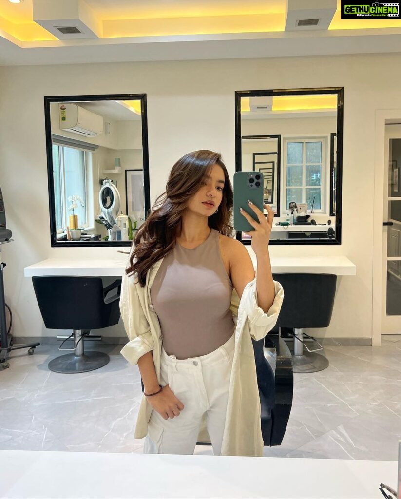 Anushka Sen Instagram - new hair 😚🤍