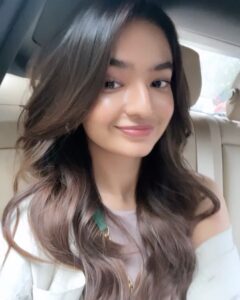 Anushka Sen Instagram - new hair 😚🤍