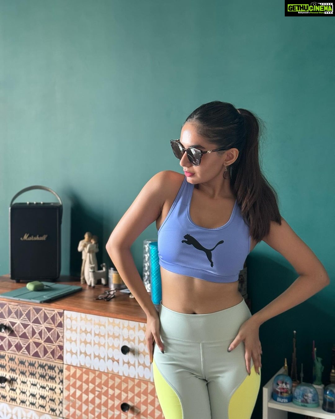Anushka Sen Instagram - Weekend vibes 🦥