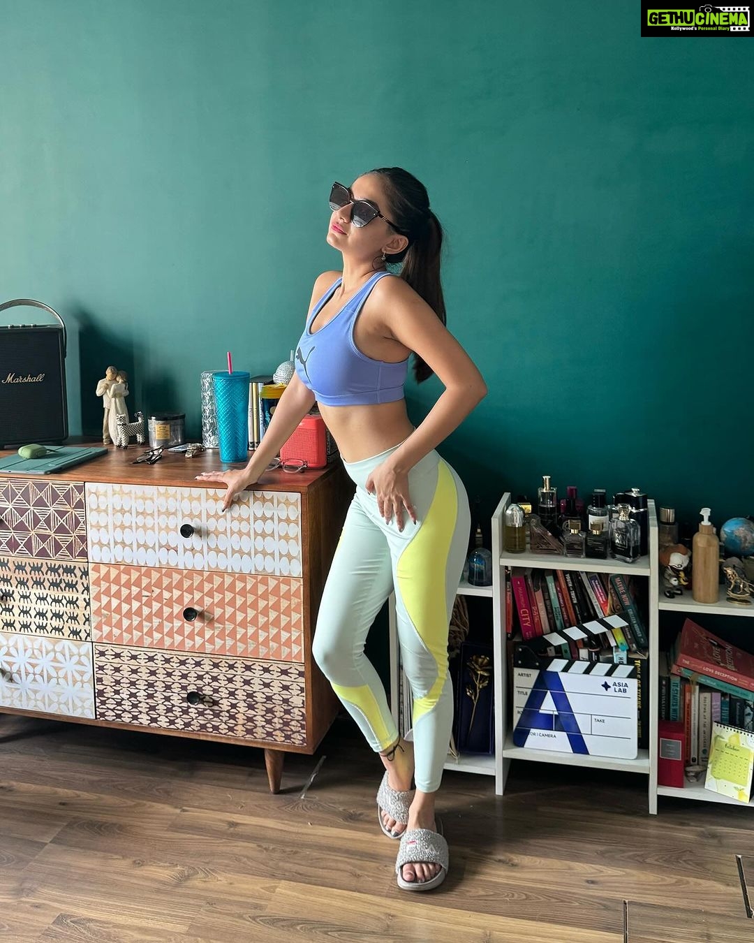 Anushka Sen Instagram - Weekend vibes 🦥