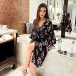 Anusmriti Sarkar Instagram - Chilling 😎🧿 #picture #robe #vibe #picoftheday #saturday #weekend #as #anusmriti #anusmritisarkar #chilling #bathroompic JW Marriott Phuket Resort & Spa