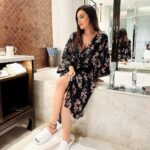Anusmriti Sarkar Instagram - Chilling 😎🧿 #picture #robe #vibe #picoftheday #saturday #weekend #as #anusmriti #anusmritisarkar #chilling #bathroompic JW Marriott Phuket Resort & Spa