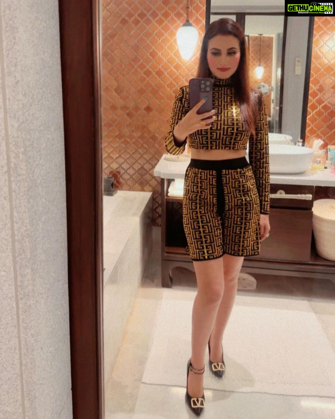 Anusmriti Sarkar Instagram - Mirror obsession 💗🧿🧿🧿 #selfie #just #mirror #summer #vibe #picoftheday #obsessed #june #mirrorselfie #wednesday #gratitude #as #anusmriti #anusmritisarkar #love Phuket, Thailand