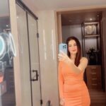 Anusmriti Sarkar Instagram - Obsessed ✨🧿🧿 #mirror #selfievideo #reelsindia #reel #video #orange #selflove #weekend #saturday #as #anusmriti #anusmritisarkar #withyou #apdhillon