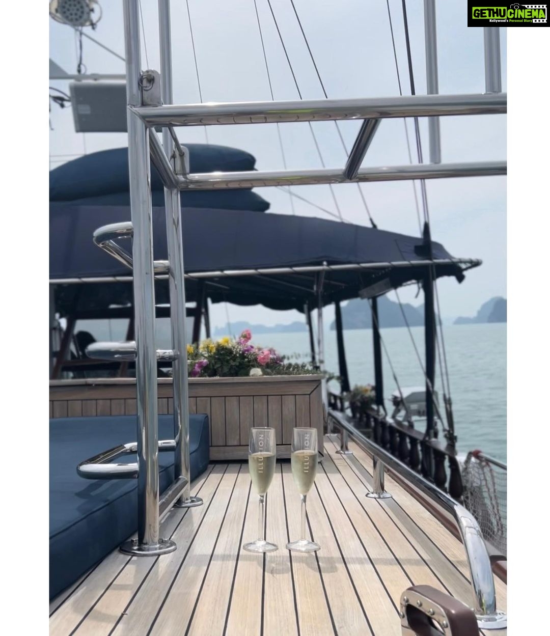 Anusmriti Sarkar Instagram - Chilling with the magical sunset 💕🧿🧿 #yacht #sunset #blue #sky #nature #love #flowers #holiday #vibes #yachtlife #holiday #chilling #as #anusmriti #anusmritisarkar #krabi #thailand Krabi, Thailand