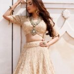 Anusmriti Sarkar Instagram – Shining bright with the beautiful designer jewels by @aashirwad.jewels ✨🧿🧿

📸 @pradhumna.sharma @ravipahujaphotography54 
Style @stylethesapien 
Outfit @swishbossofficial 
MUA @itoria_makeup_hairdesigns 

#jewellery #beautiful #polkijewellery #tajmahal #shooting #design #as #anusmriti #anusmritisarkar